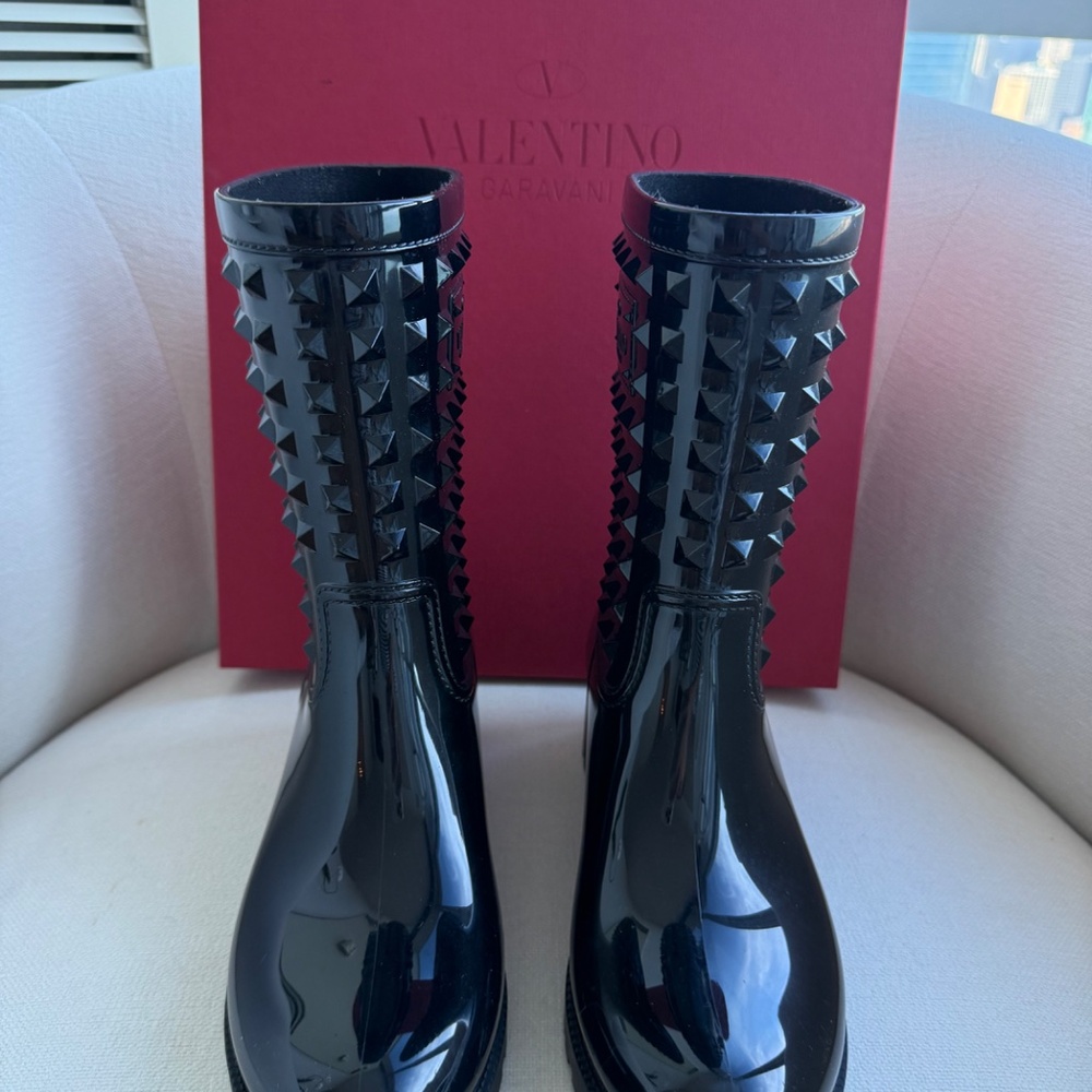 Valentino Rockstud rain boots in black size US 8